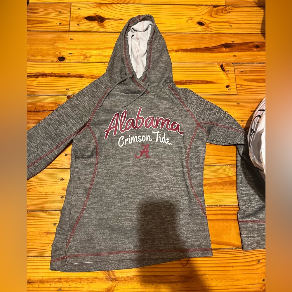 Alabama hoodie. Colosseum brand. Size small. Women’s cut. Great condition.